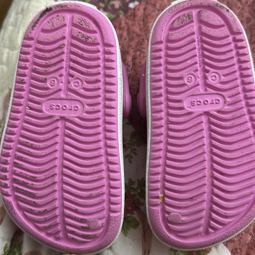 Crocs 6 - Picture 2 of 3